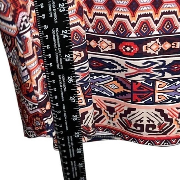 Patterned Women's Top - Picture 3 of 4